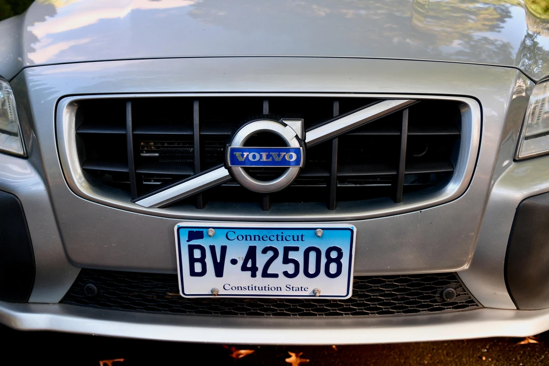 2010 Volvo XC70 3rd Gen - Image 18 of 31