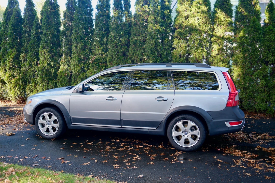2010 Volvo XC70 3rd Gen - Image 9 of 31