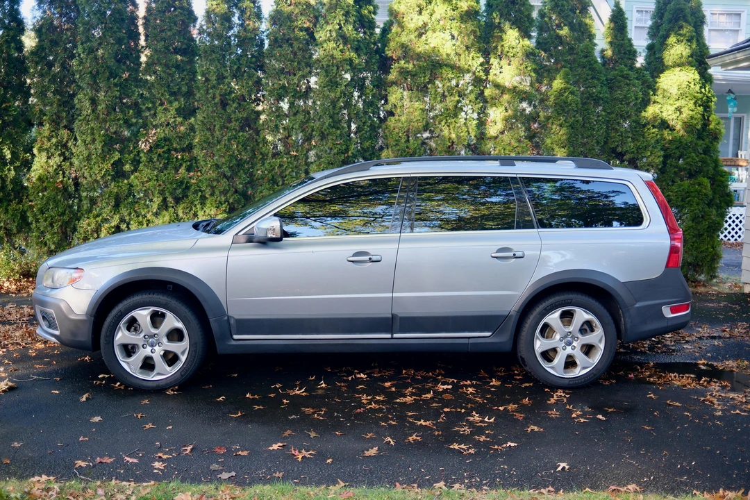 2010 Volvo XC70 3rd Gen - Image 8 of 31