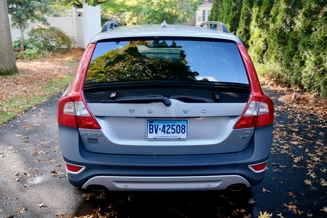 2010 Volvo XC70 3rd Gen - Image 5 of 31