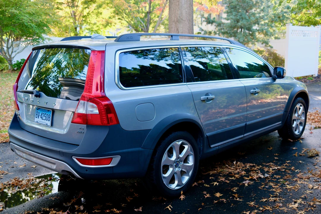 2010 Volvo XC70 3rd Gen - Image 4 of 31