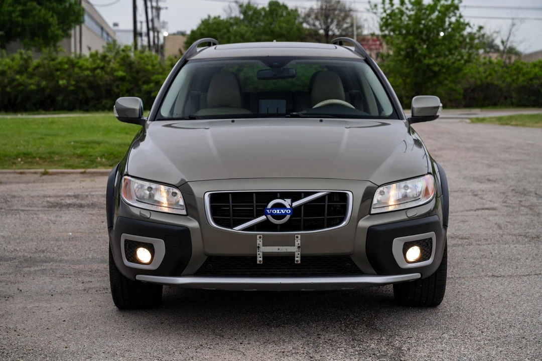 2010 Volvo XC70 3rd Gen - Image 19 of 21