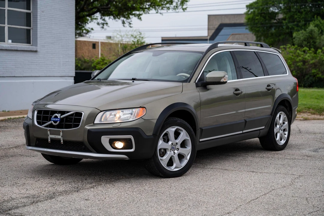 2010 Volvo XC70 3rd Gen - Image 4 of 21
