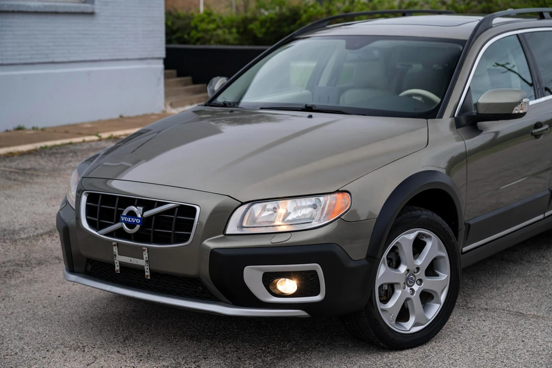 2010 Volvo XC70 3rd Gen - Image 21 of 21