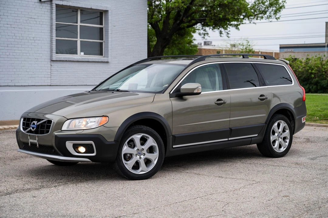 2010 Volvo XC70 3rd Gen - Image 5 of 21
