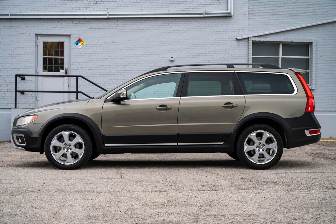 2010 Volvo XC70 3rd Gen - Image 6 of 21