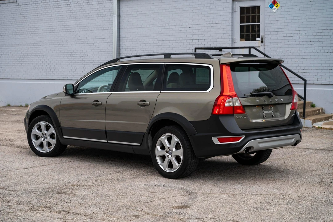2010 Volvo XC70 3rd Gen - Image 7 of 21