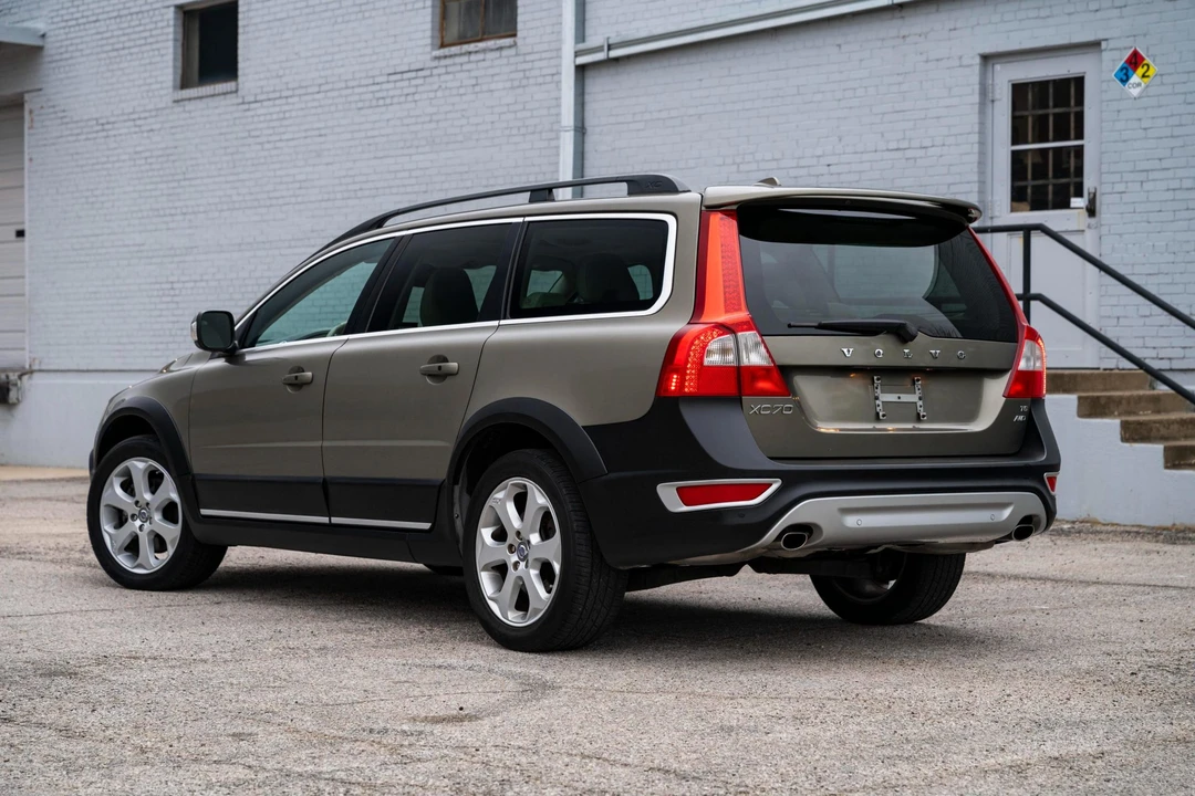 2010 Volvo XC70 3rd Gen - Image 8 of 21