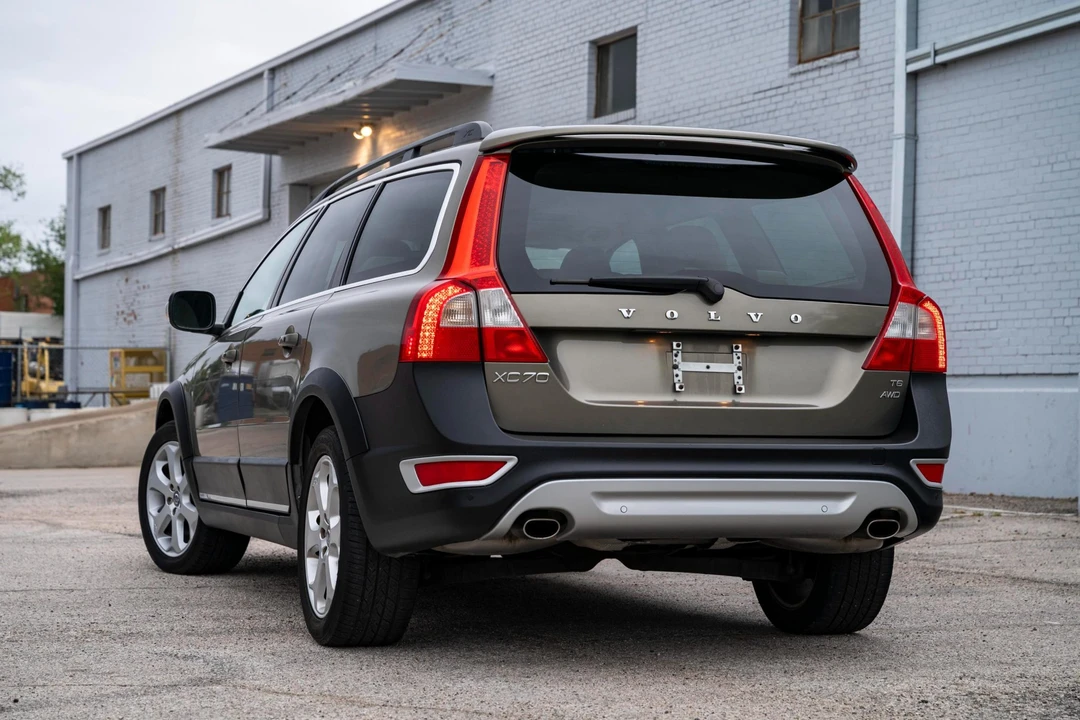 2010 Volvo XC70 3rd Gen - Image 10 of 21