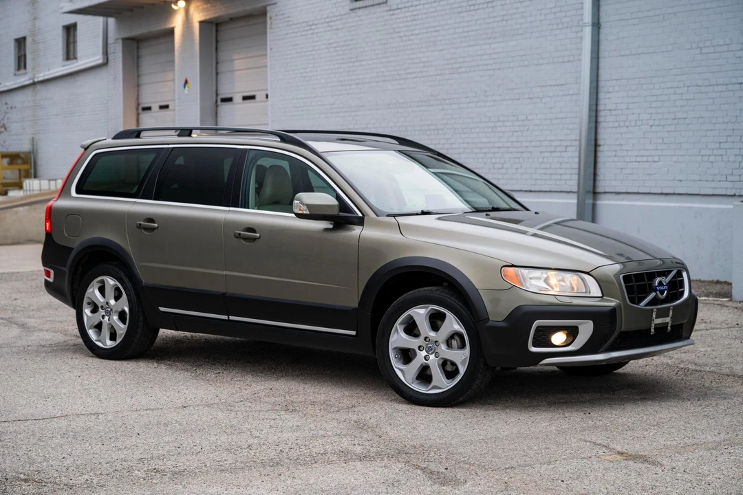 2010 Volvo XC70 3rd Gen - Image 15 of 21