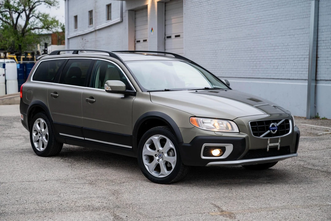 2010 Volvo XC70 3rd Gen - Image 16 of 21