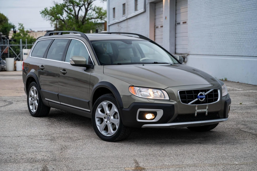 2010 Volvo XC70 3rd Gen - Image 17 of 21