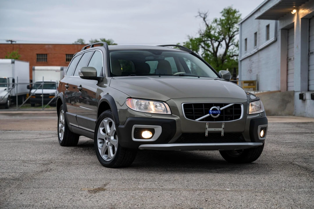 2010 Volvo XC70 3rd Gen - Image 18 of 21