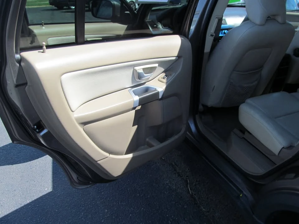 2010 Volvo XC90 1st Gen - Image 15 of 20