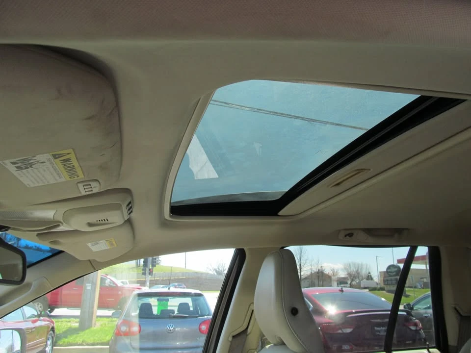 2010 Volvo XC90 1st Gen - Image 14 of 20