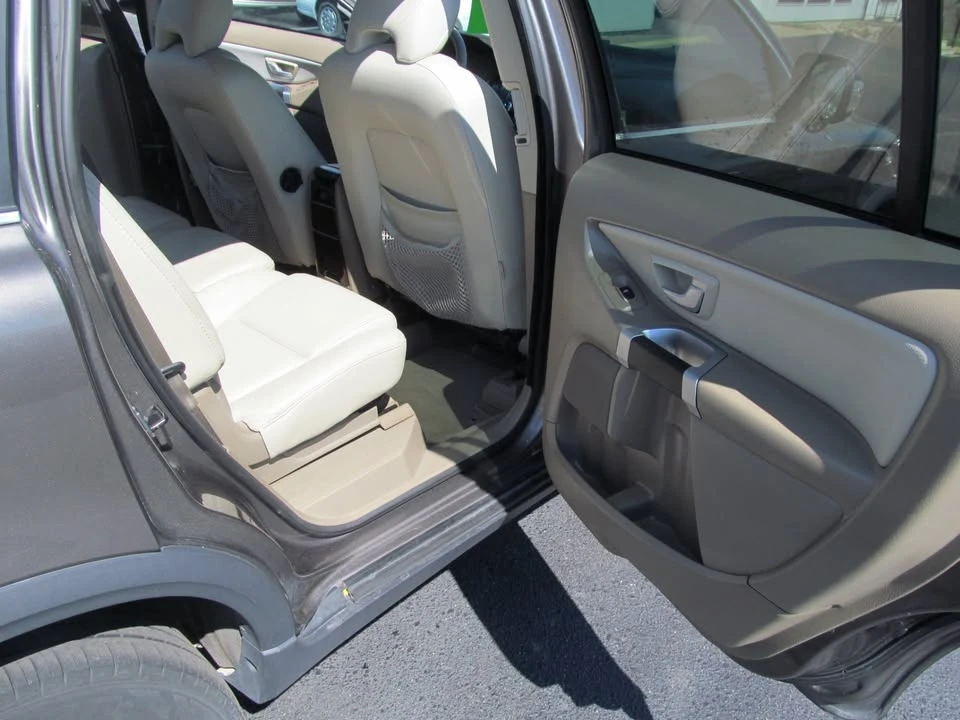 2010 Volvo XC90 1st Gen - Image 19 of 20