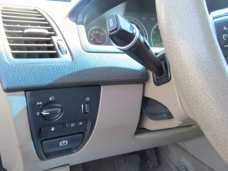 2010 Volvo XC90 1st Gen - Image 13 of 20