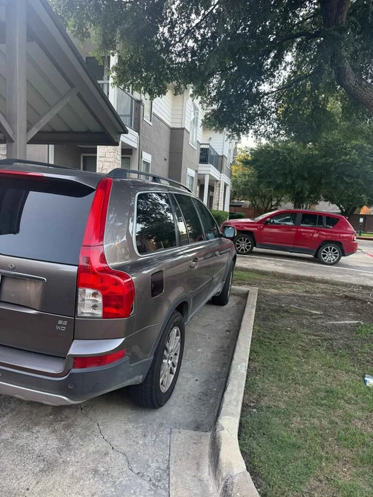 2010 Volvo XC90 1st Gen - Image 8 of 9