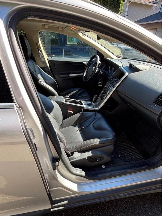 2010 Volvo XC60 1st Gen - Image 8 of 10