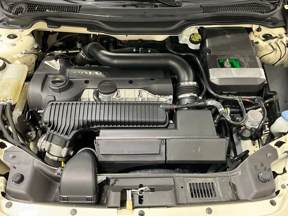 2010 Volvo C70 2nd Gen - Image 3 of 15