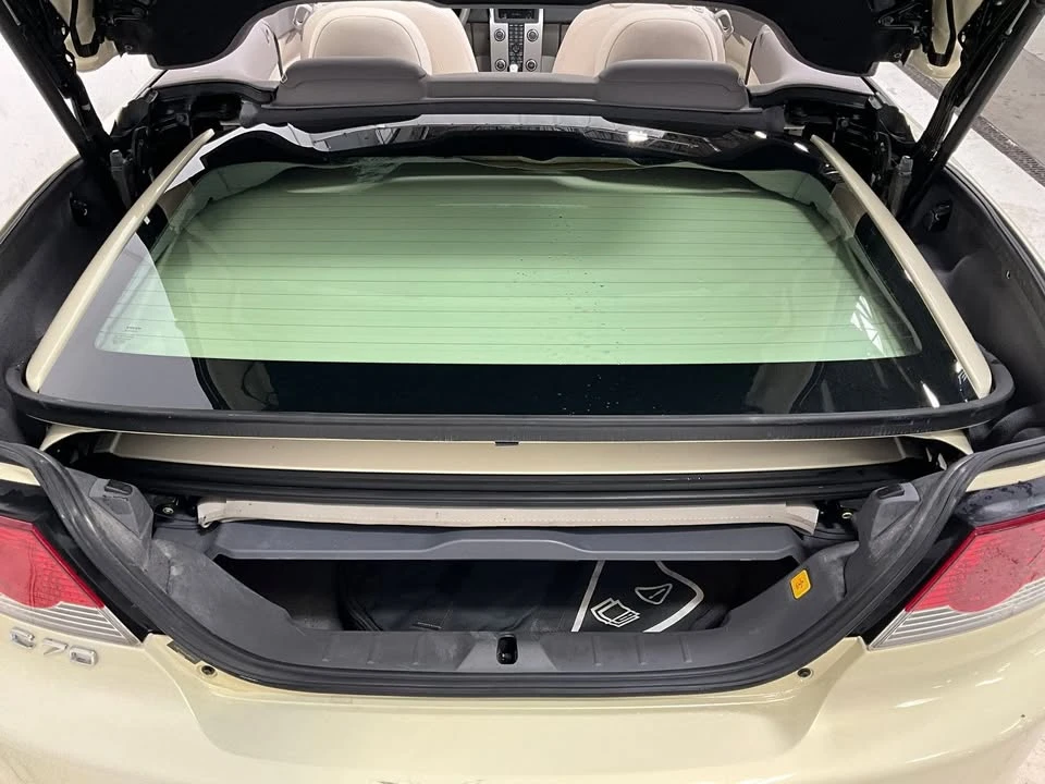 2010 Volvo C70 2nd Gen - Image 9 of 15