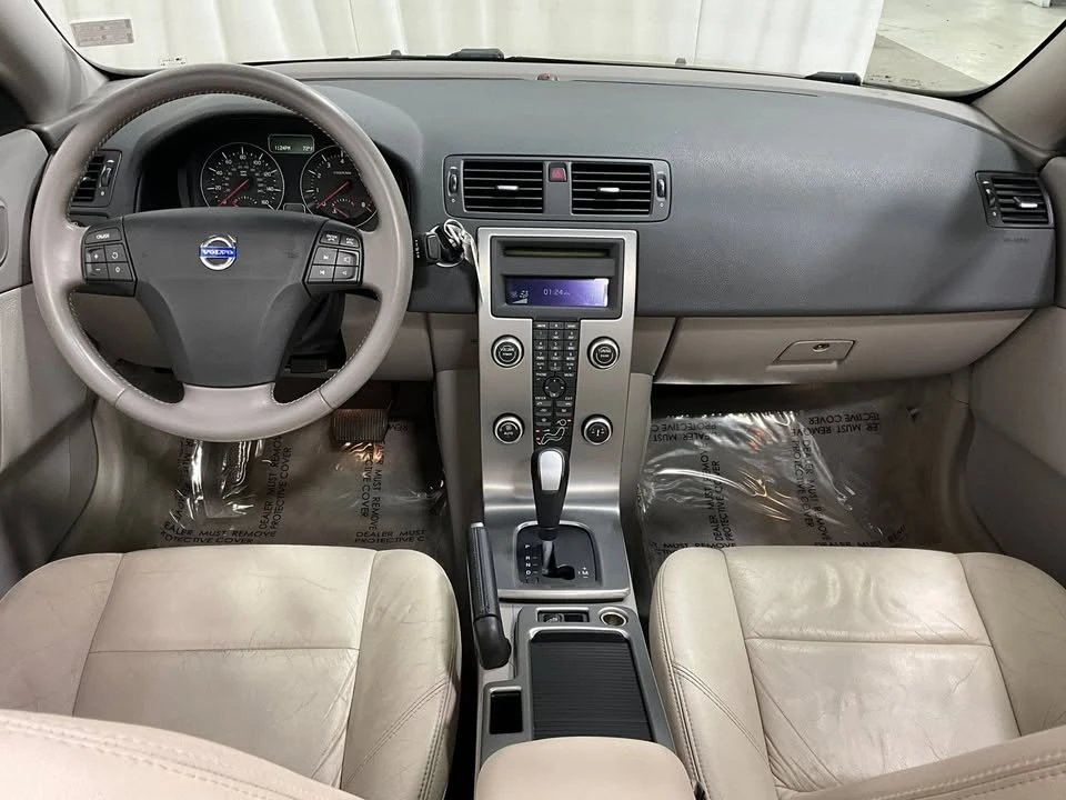 2010 Volvo C70 2nd Gen - Image 10 of 15