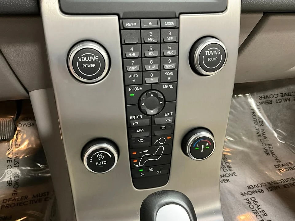2010 Volvo C70 2nd Gen - Image 12 of 15