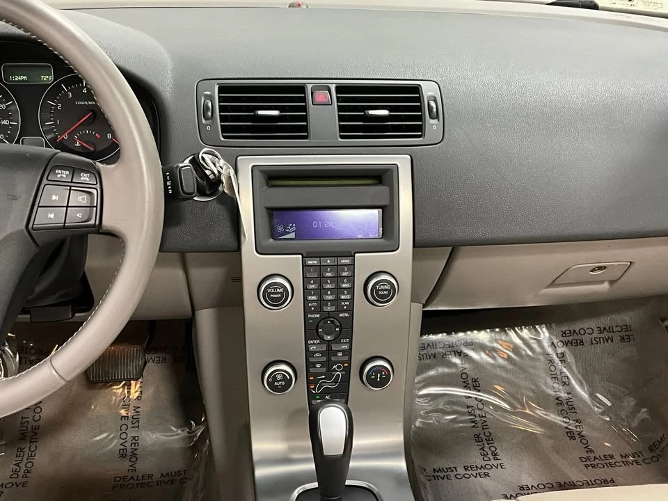 2010 Volvo C70 2nd Gen - Image 11 of 15