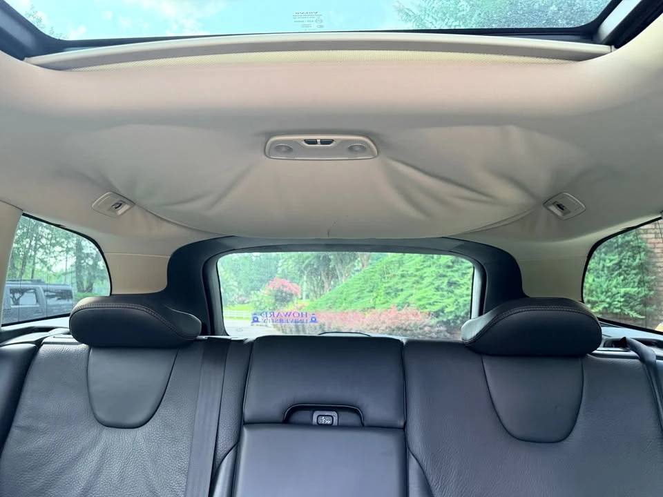 2010 Volvo XC60 1st Gen - Image 13 of 19