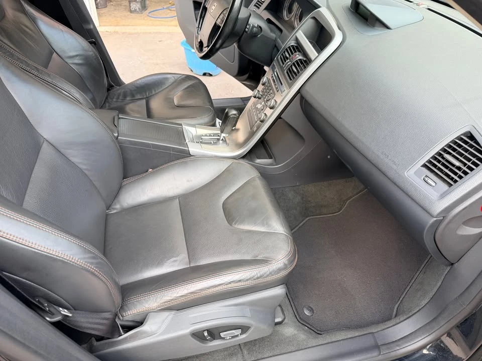 2010 Volvo XC60 1st Gen - Image 8 of 19