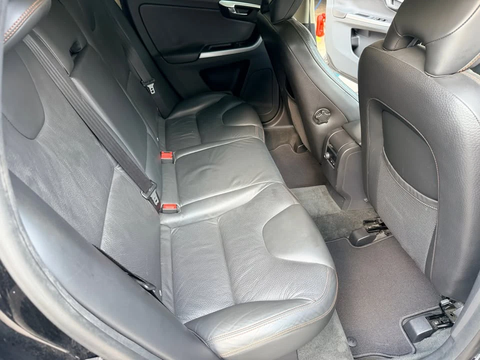 2010 Volvo XC60 1st Gen - Image 7 of 19