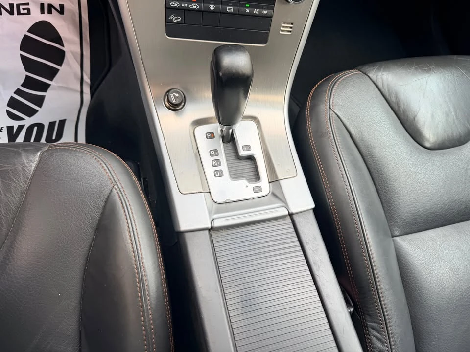 2010 Volvo XC60 1st Gen - Image 11 of 19
