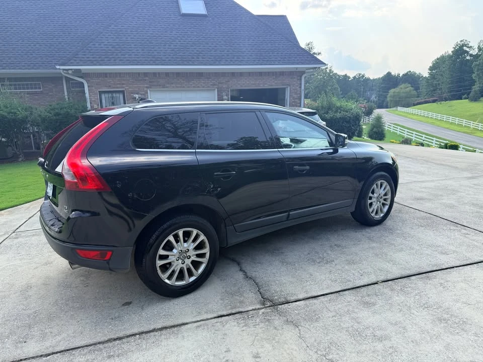 2010 Volvo XC60 1st Gen - Image 17 of 19