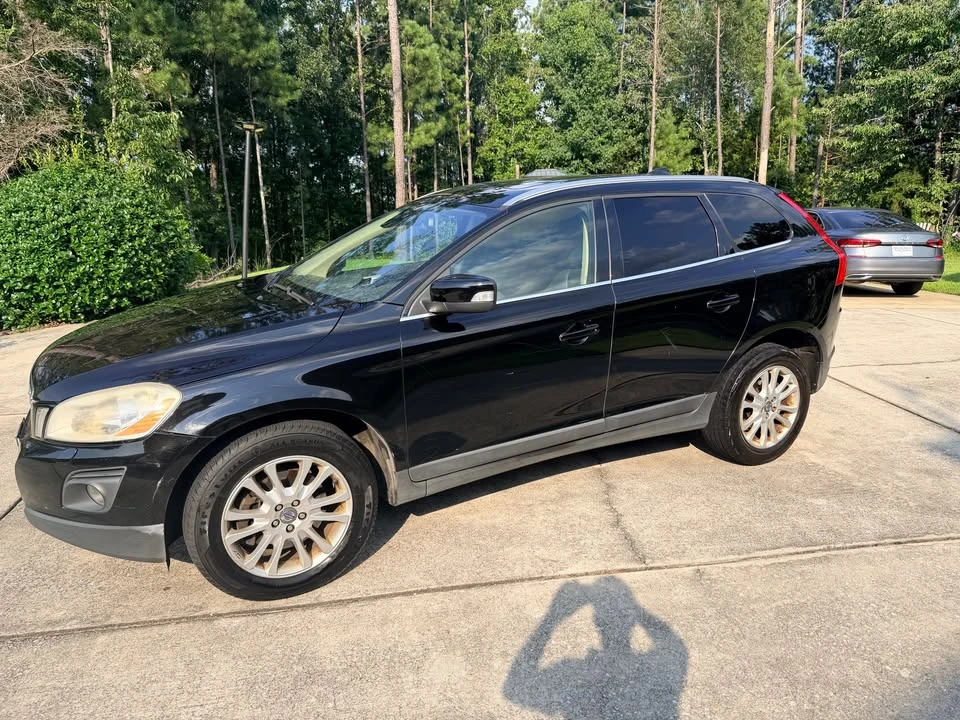 2010 Volvo XC60 1st Gen - Image 2 of 19