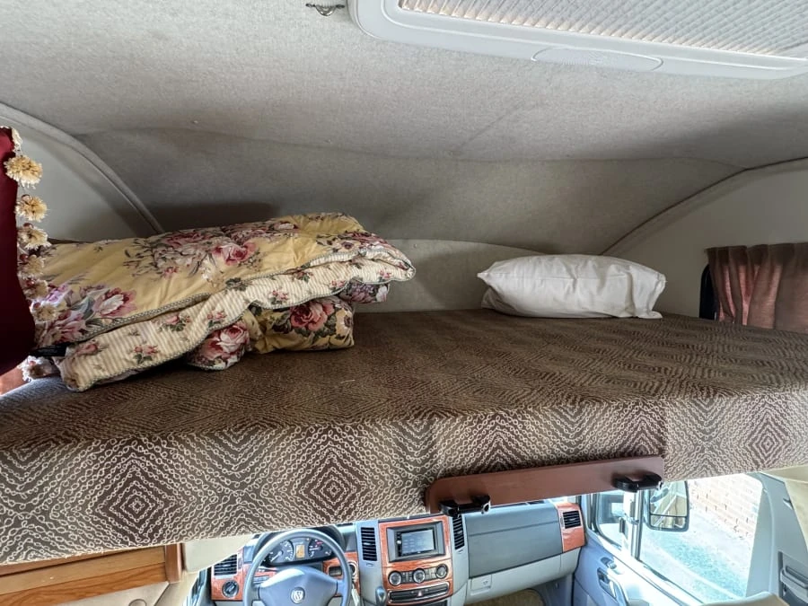 2010 Winnebago - Image 24 of 25