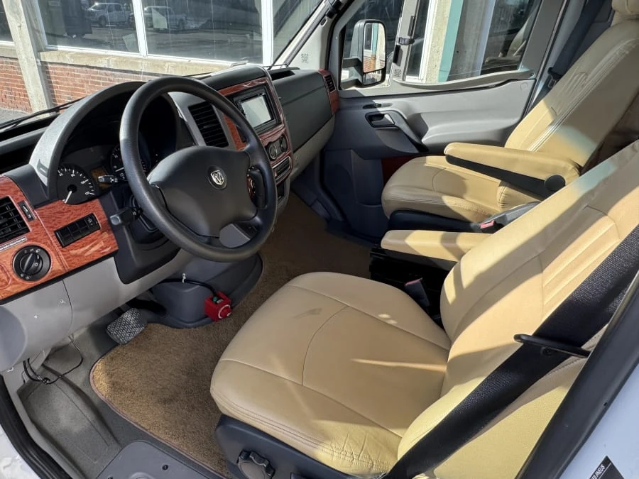 2010 Winnebago - Image 11 of 25
