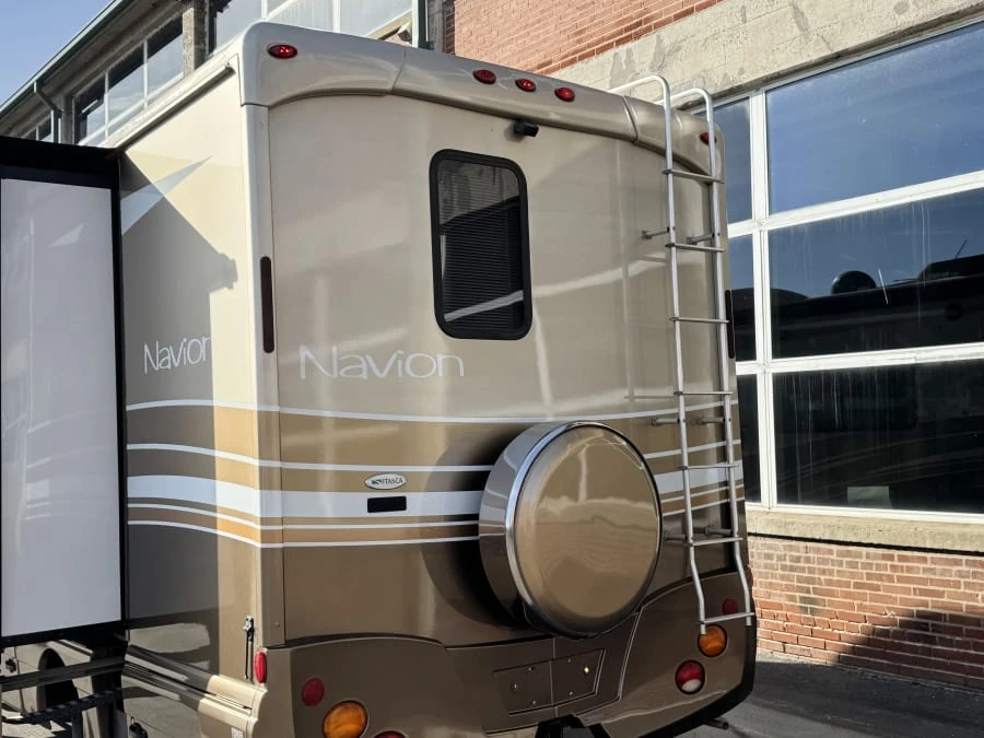 2010 Winnebago - Image 7 of 25