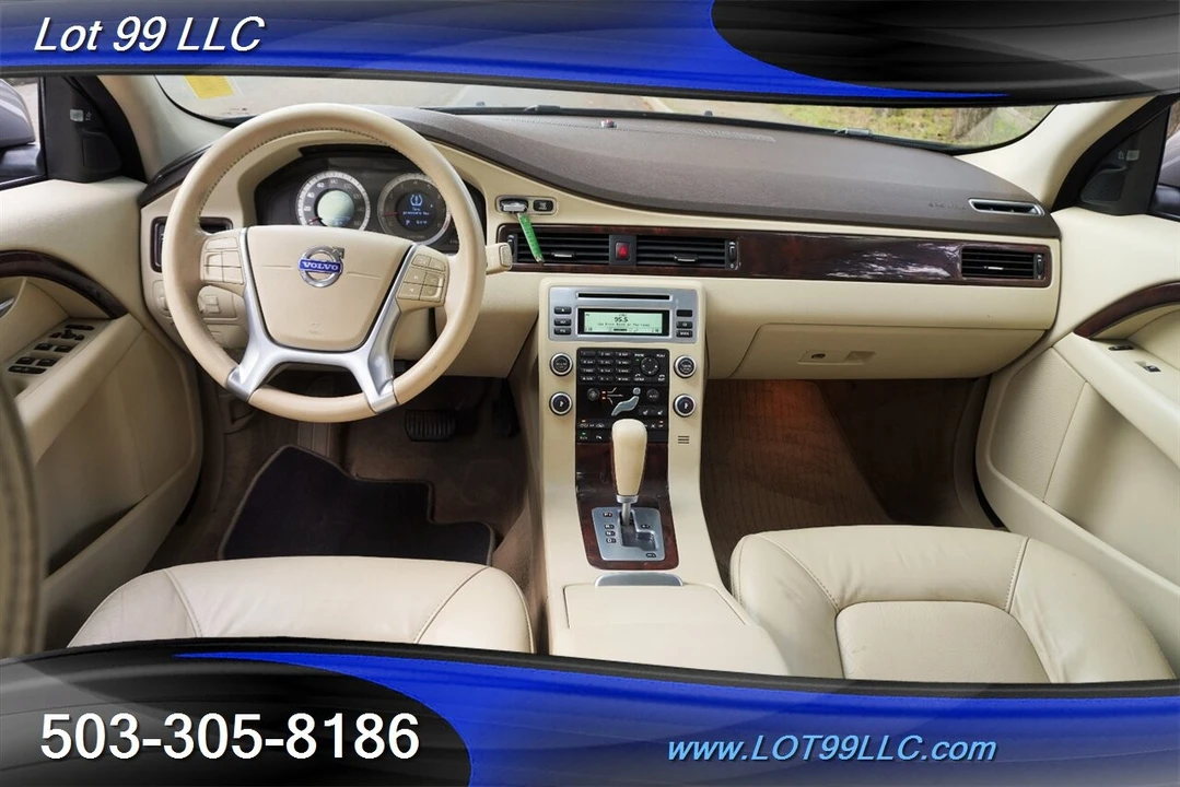 2010 Volvo XC70 3rd Gen - Image 2 of 4