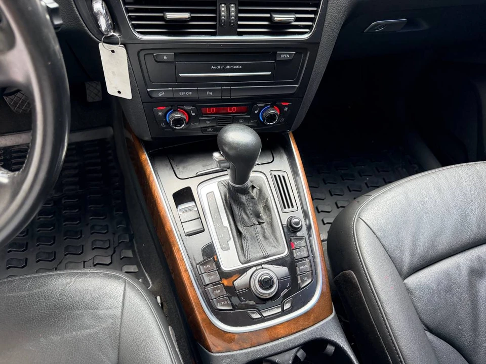 2010 Audi 8R Q5 - Image 9 of 16