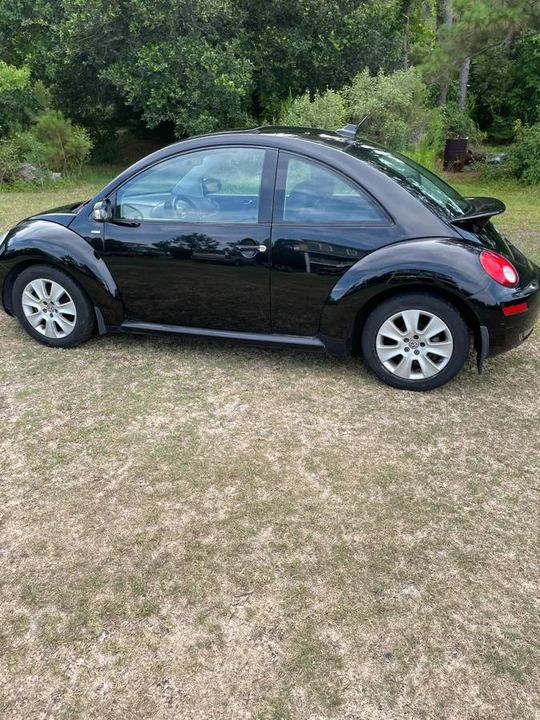 2010 Volkswagen New Beetle - Image 3 of 9