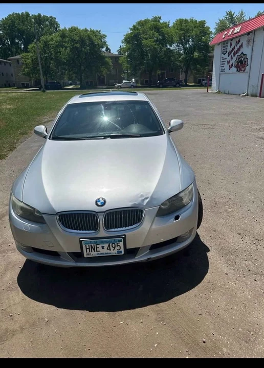 2010 BMW E90 3 Series Sedan - Image 5 of 8
