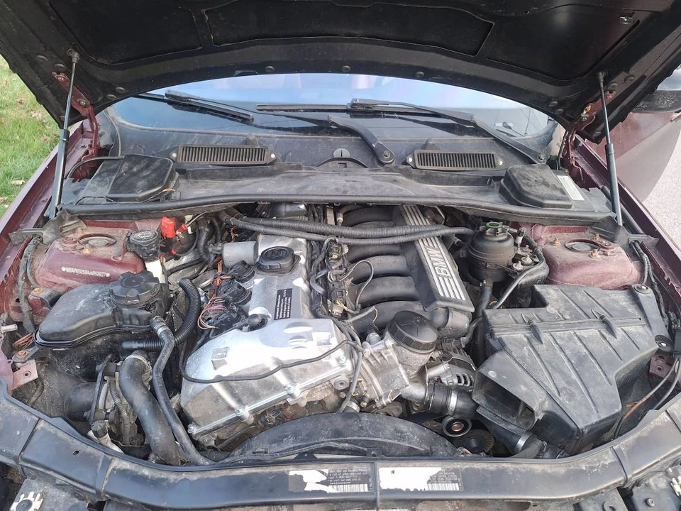 2010 BMW E90 3 Series Sedan - Image 9 of 19