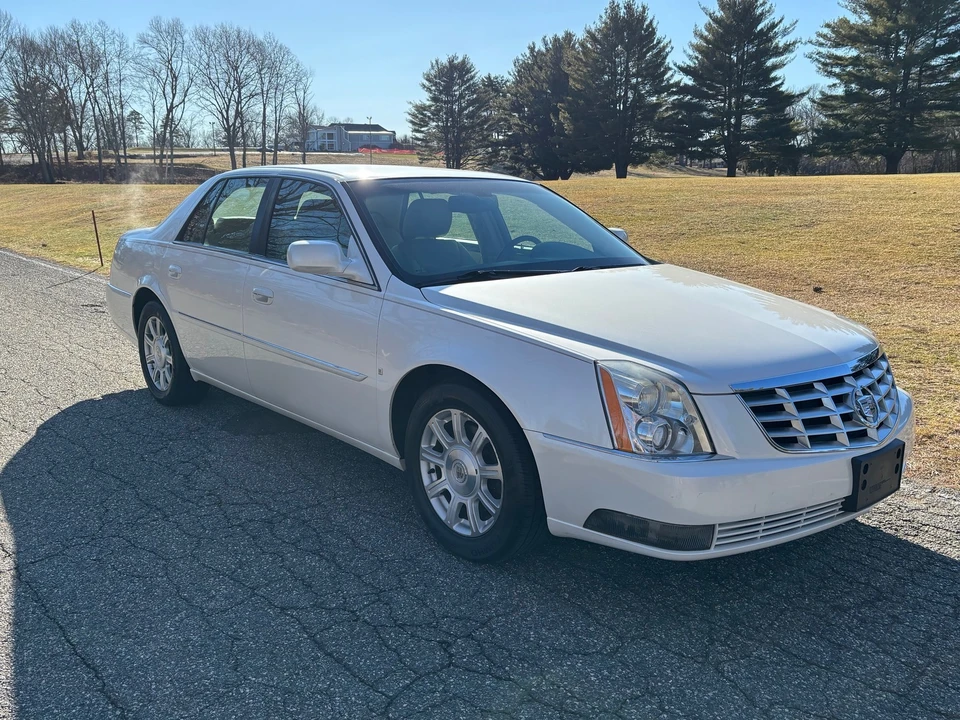 2010 Cadillac DTS - Image 2 of 20