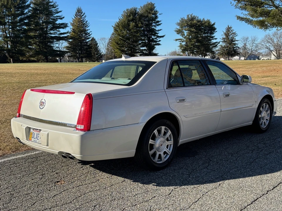 2010 Cadillac DTS - Image 3 of 20