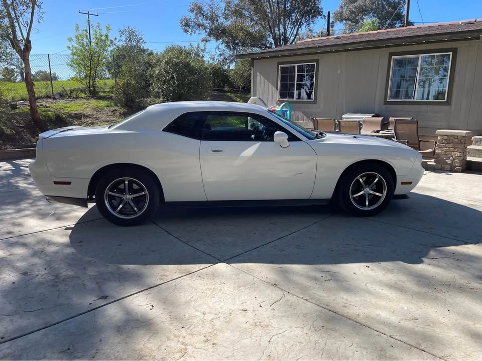 2010 Dodge Challenger 3rd Gen - Image 5 of 10