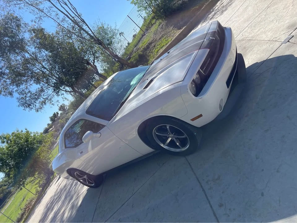 2010 Dodge Challenger 3rd Gen - Image 4 of 10