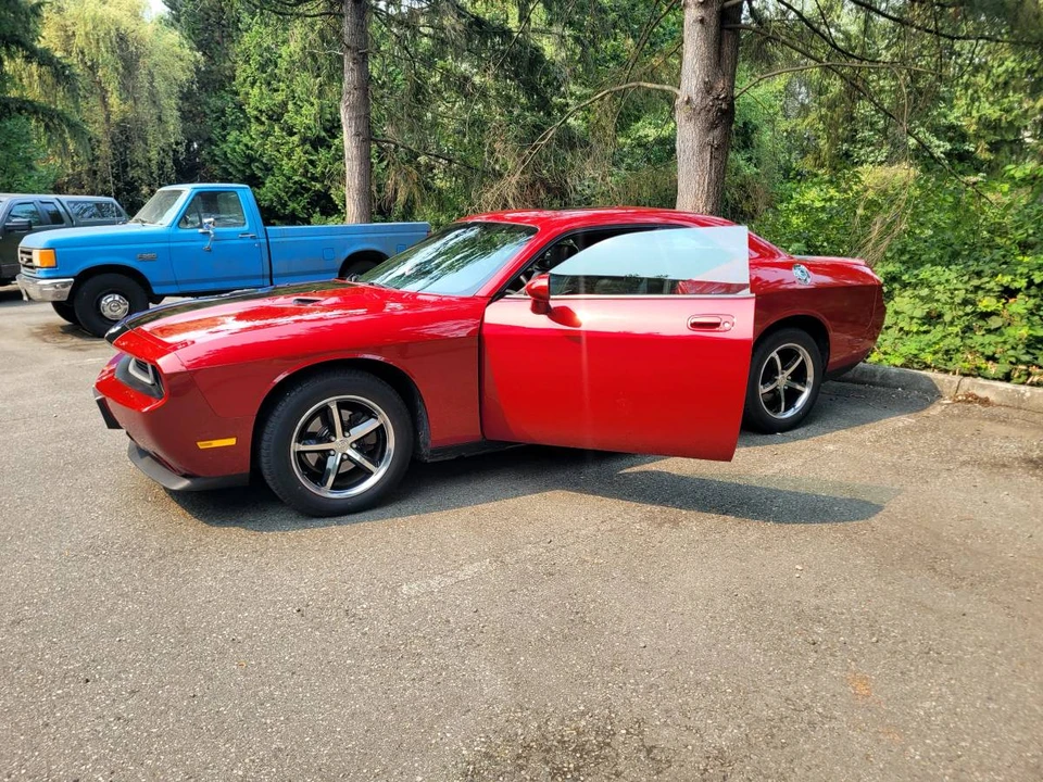 2010 Dodge Challenger 3rd Gen - Image 5 of 10