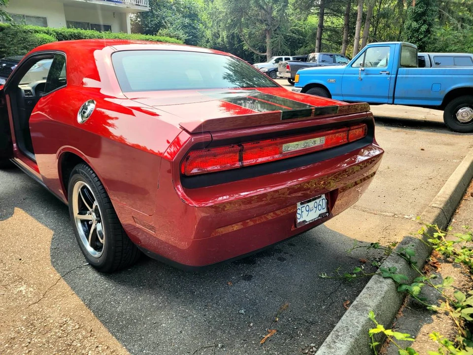 2010 Dodge Challenger 3rd Gen - Image 2 of 10