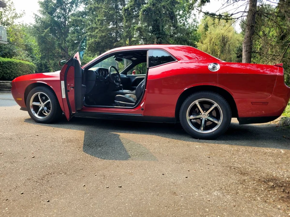 2010 Dodge Challenger 3rd Gen - Image 4 of 10