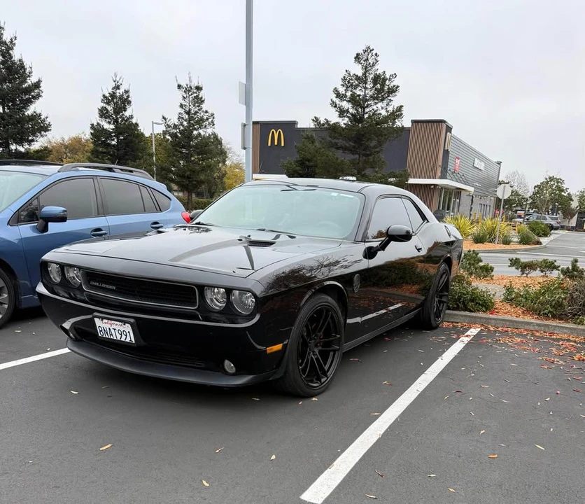 2010 Dodge Challenger 3rd Gen - Image 2 of 3